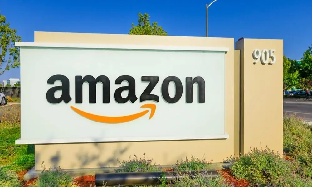 How do client testimonials influence Amazon FBA agency reviews?